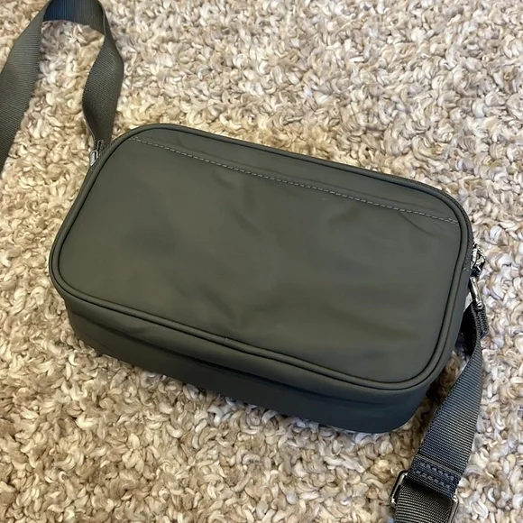 Sold Lululemon Camera Crossbody Bag - Picture 5 of 5